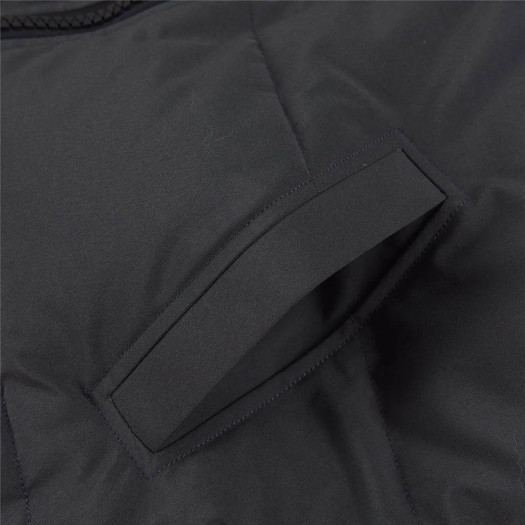 P760 Canada Goose Canada Goose #Mystique 3035LB extended parka down jacket/22 styles #women# ➖ Genuine synchronous anti-counterfeiting chip sensor! ➖ Imported 21-count polyester-cotton blended original fabric [last year’s 16-count/18-count hard fabrics have been completely eliminated, this year all use 21-count genuine synchronous fabrics, the soft mid-strap feels delicate and textured], genuine synchronous Feather-Light 10D waterproof coating fabric, made of 84.5 polyester fiber and 15.5 cotton, 100% the best feel in the entire network! ➖ The genuine official website is synchronized with the international standard 90 velvet! ➖ Using the best nylon lining with double double-layer sealing design, velvet-proof No. 7 needle + grid-filled down ready-made garments, there is 100% no so-called velvet running! ➖ The cuffs are designed with thickened seamless threads, and the collar and pockets are lined with top-quality polar fleece to keep you warm and comfortable! ➖ Yoshida YKK provides original custom-made electroplated sliders. YKK two-way lockable zippers are tight and smooth and will not peel off paint! ➖ 3M composite guarantees that the Velcro is the same as the original, durable, and all accessories and hardware are custom-made! ➖ Imported BEHRINGER embroidery machine to customize the 10,000-needle embroidery logo, 98% of which can be reproduced to restore the original logo. You can check and compare on the official website! ➖ The fur collars are all made of large pieces of Western Canadian blue wolf hide, ensuring that each fur collar is 13-15cm wide!  ⛔No slander, no exaggeration, professionalism because of focus!  SIZE: S M L [Attached: Size chart]